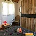 Schoene Wohnung In Babici Mit Kleiner Terrasse
